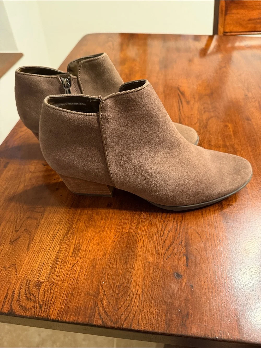 Blondo Waterproof Suede Ankle Booties size 10